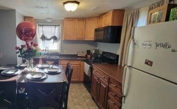138 Draper St, Unit Left side in Springfield, MA - Foto de edificio - Building Photo