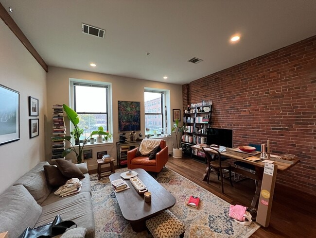 460 Harrison Ave in Boston, MA - Building Photo - Building Photo