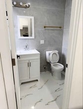 8500 Britton Ave in Queens, NY - Foto de edificio - Building Photo