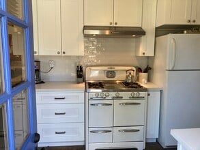 5744 Calhoun Ave in Van Nuys, CA - Building Photo - Building Photo