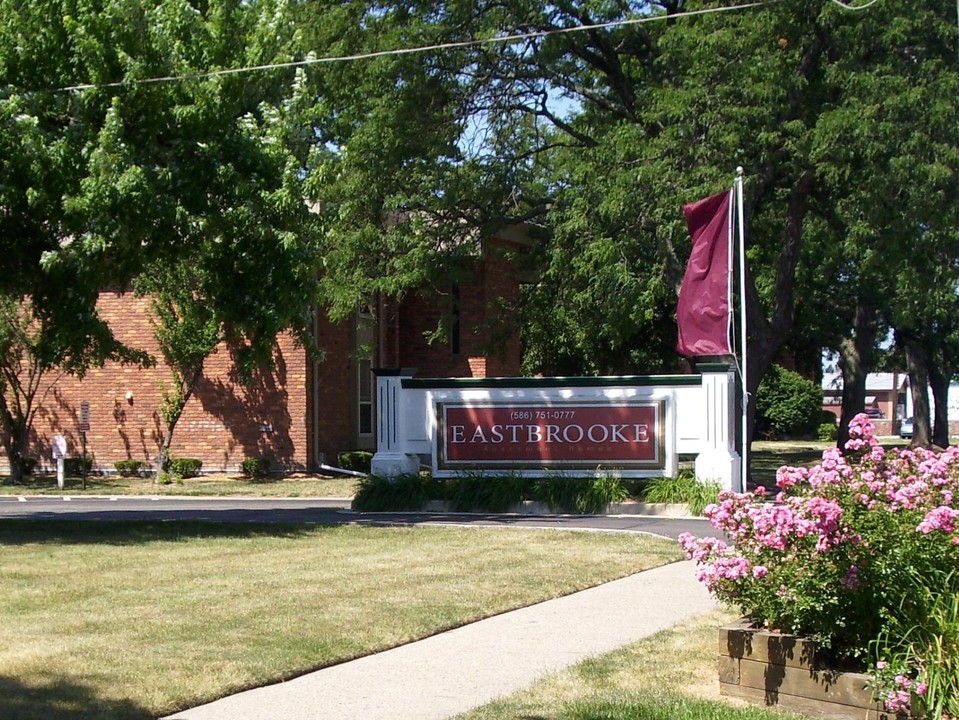 Eastbrooke Apartments in Warren, MI - Building Photo