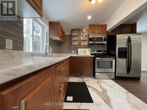 1981 Inglewood Dr in Innisfil, ON - Building Photo - Building Photo