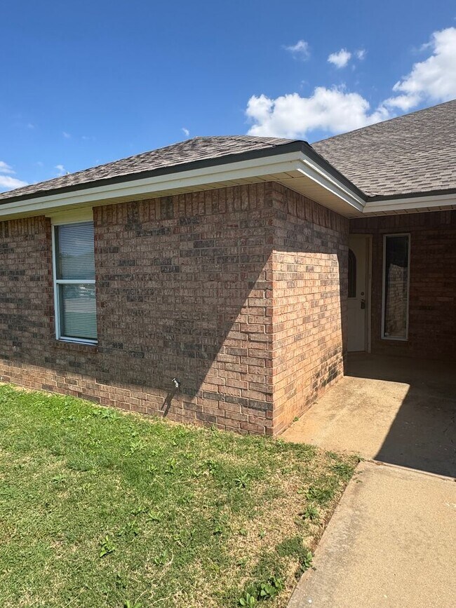 1208 N Bangor Ave in Lubbock, TX - Building Photo - Building Photo