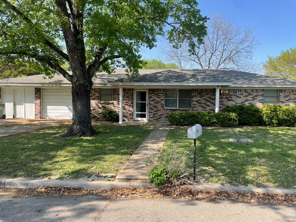 124 Sunset Blvd in Hewitt, TX - Building Photo
