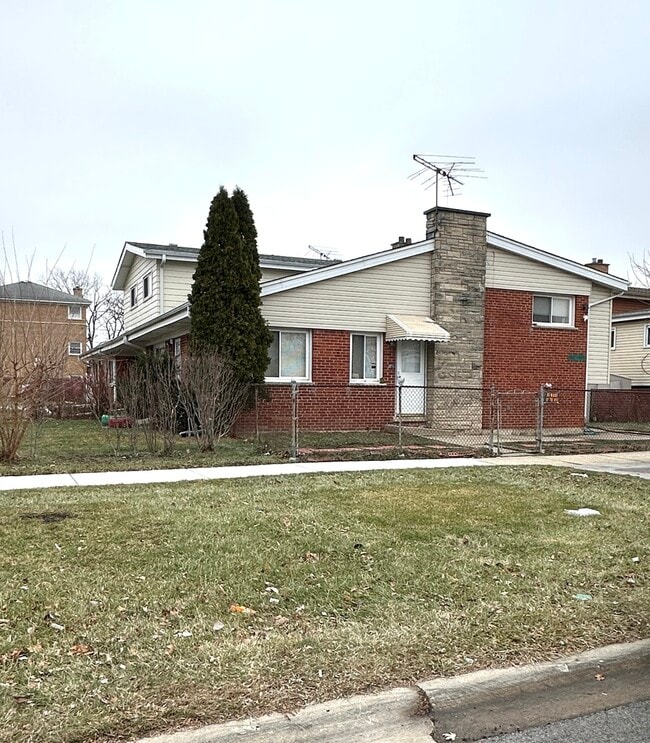 9067 N Clifton Ave in Niles, IL - Building Photo - Building Photo