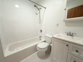 213 8th St in Jersey City, NJ - Building Photo - Building Photo
