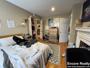 19 Thatcher St, Unit 6 in Brookline, MA - Foto de edificio - Building Photo