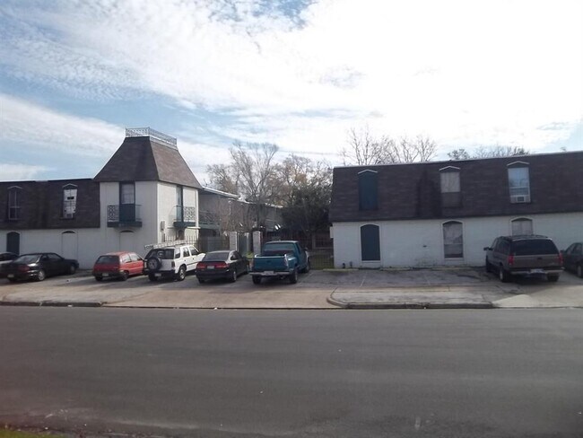 6215 Tierwester St in Houston, TX - Building Photo - Building Photo