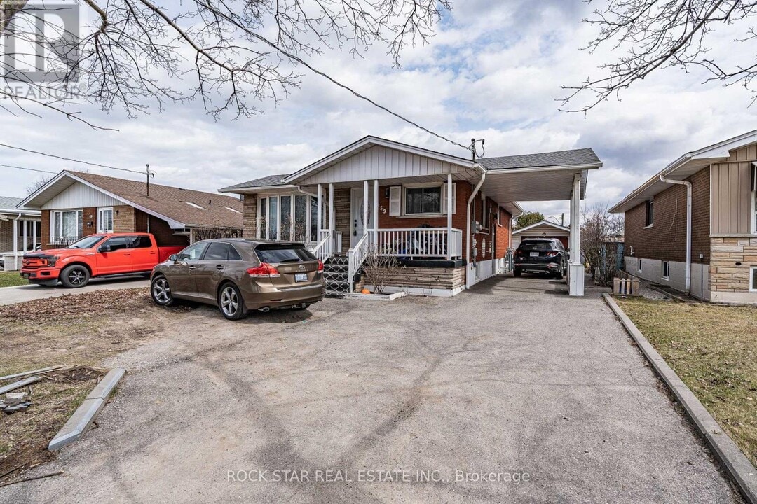 859 Upper Ottawa St in Hamilton, ON - Building Photo