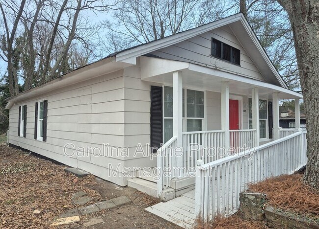 323 Clegg St in Shelby, NC - Building Photo - Building Photo