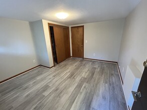 97 Winsor St-Unit -3 in Ludlow, MA - Foto de edificio - Building Photo
