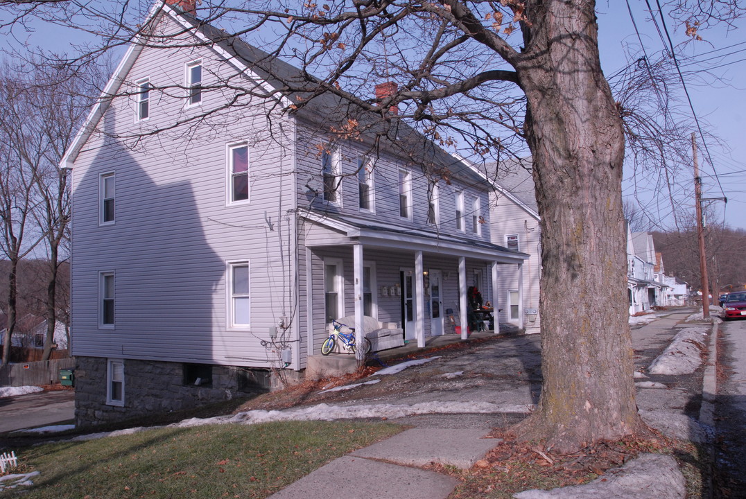 22-24 Sussex St in Newton, NJ - Building Photo