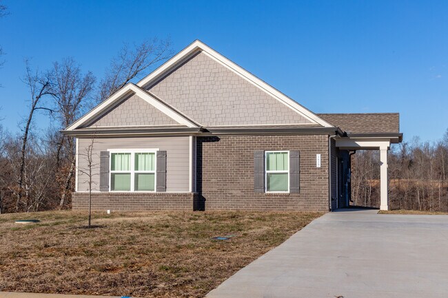 Old Oaks Plains in Ashland City, TN - Foto de edificio - Building Photo