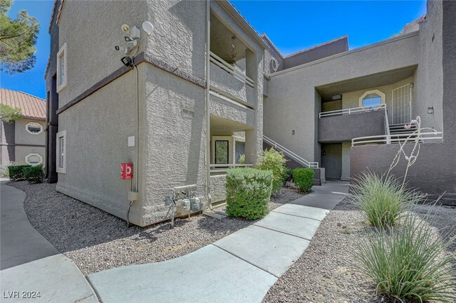 5042 S Rainbow Blvd in Las Vegas, NV - Building Photo - Building Photo