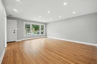 7441 N Oriole Ave in Chicago, IL - Building Photo - Building Photo