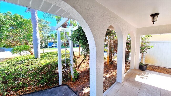 541 110th Ave N in Naples, FL - Building Photo - Building Photo