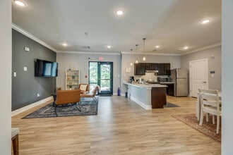 Raintree Apartments in Knoxville, TN - Building Photo - Building Photo