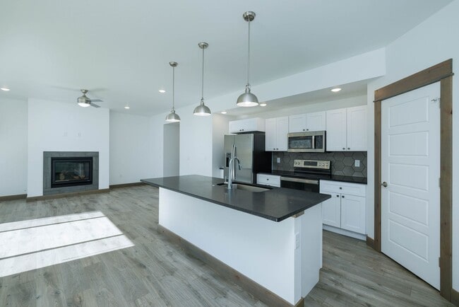 70 Whiskey Way in Bozeman, MT - Foto de edificio - Building Photo