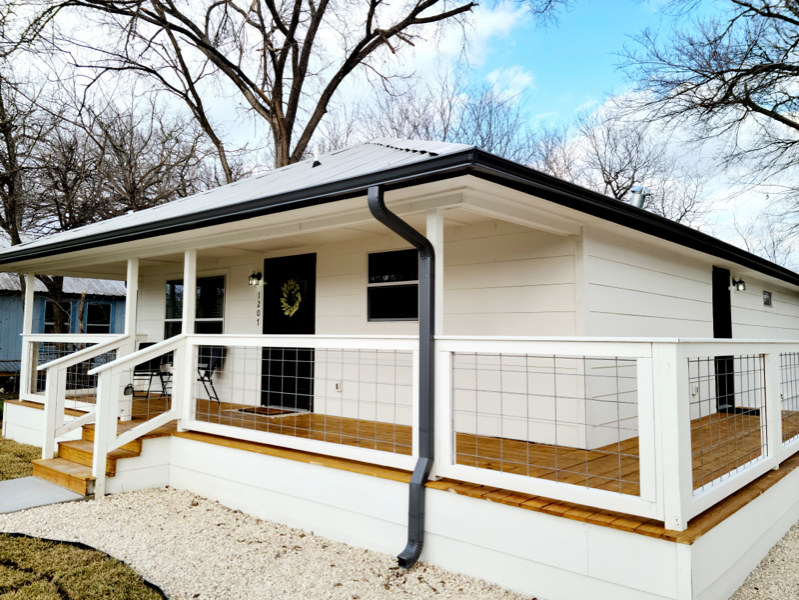 1207 Fayette St in Bastrop, TX - Building Photo