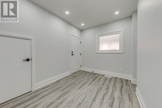 1190 Ossington Ave in Toronto, ON - Building Photo - Building Photo