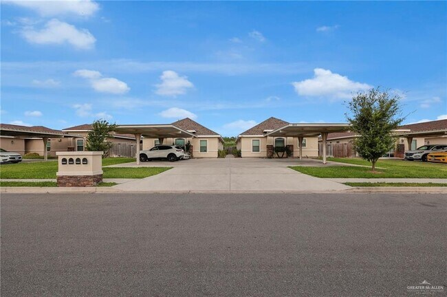 2011 Taft St in Weslaco, TX - Building Photo - Building Photo