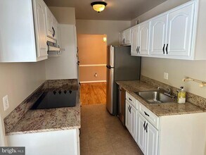 4405 Bel Pre Rd in Rockville, MD - Building Photo - Building Photo