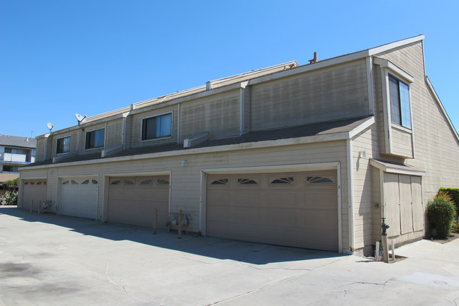 13612 Lemoli Ave in Hawthorne, CA - Foto de edificio - Building Photo