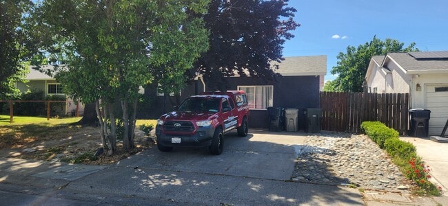 3436 Gates Way in Sacramento, CA - Building Photo - Building Photo