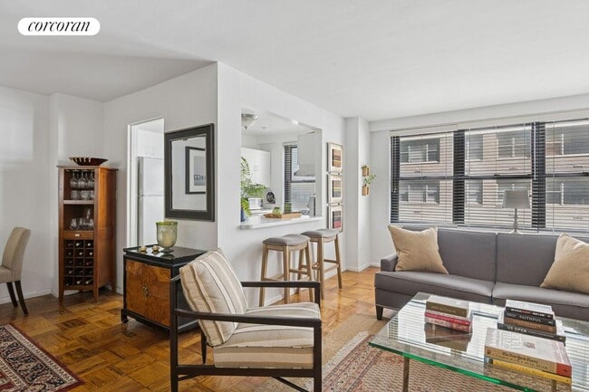 225 E 57th St in New York, NY - Building Photo - Building Photo