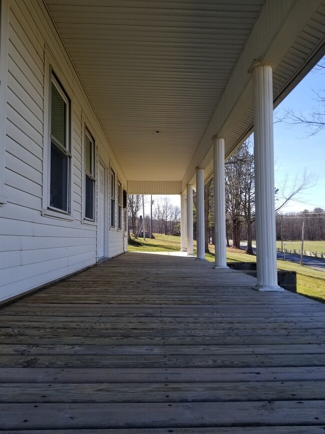 property at 6 Cloverleaf Ln