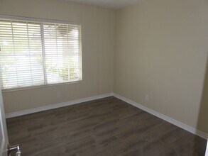 27445 Garza Dr in Santa Clarita, CA - Building Photo - Building Photo