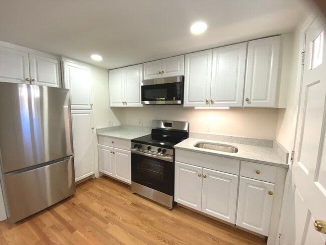 197 W Wyoming Ave in Melrose, MA - Foto de edificio - Building Photo