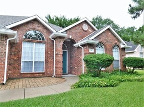 516 Chateau Ct in Denton, TX - Building Photo - Building Photo