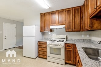 1530 Ridgewood Dr in Gastonia, NC - Foto de edificio - Building Photo