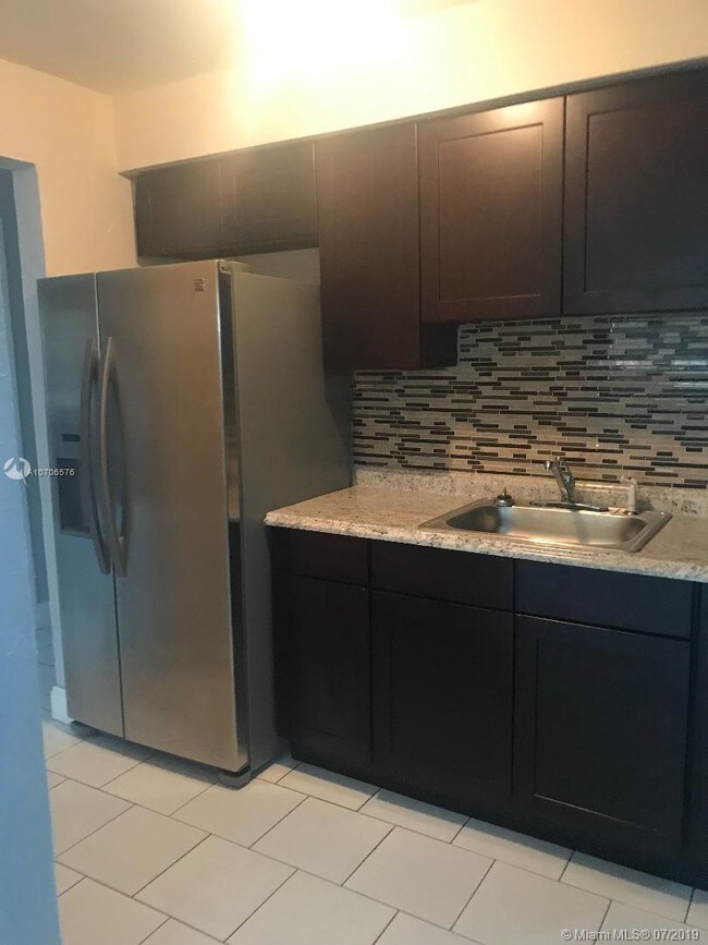 21301 NW 37th Ave-Unit -4 in Miami Gardens, FL - Building Photo - Building Photo