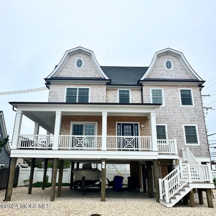 41 Jacobsen Ln in Lavallette, NJ - Building Photo