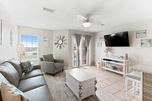 572 E Beach Blvd in Gulf Shores, AL - Building Photo