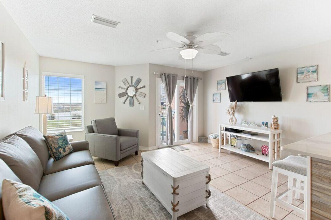 572 E Beach Blvd in Gulf Shores, AL - Foto de edificio