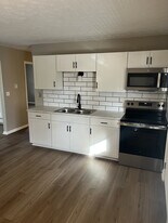 4943-4959-4959 Massillon Rd in North Canton, OH - Building Photo