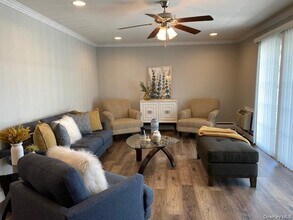 68 Claire Ct in West Babylon, NY - Building Photo - Building Photo