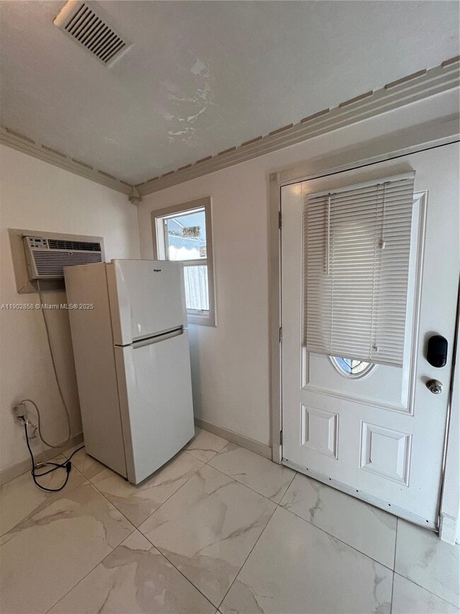 1490 NW 34th St in Miami, FL - Building Photo - Building Photo