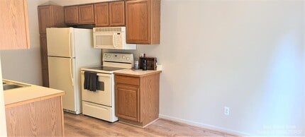 125 Commons Cir in Saline, MI - Building Photo - Building Photo