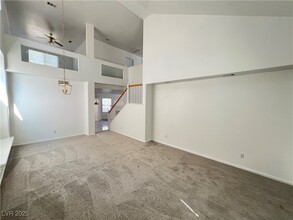 8140 Dinsmore Dr in Las Vegas, NV - Building Photo - Building Photo