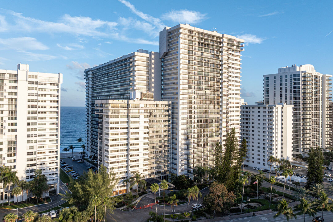 Plaza South Condominium in Fort Lauderdale, FL - Building Photo