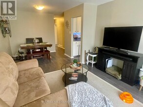 22 Boothbay Crescent in Newmarket, ON - Building Photo - Building Photo