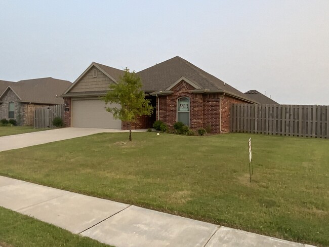 120 Cisterna Dr in Centerton, AR - Building Photo - Building Photo