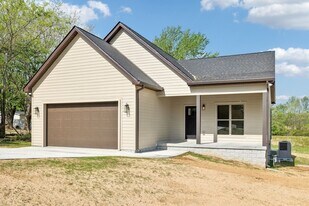 827 Oconnor St in Smithville, TN - Building Photo