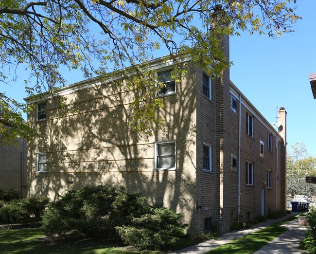 2131 Howard St in Evanston, IL - Foto de edificio - Building Photo