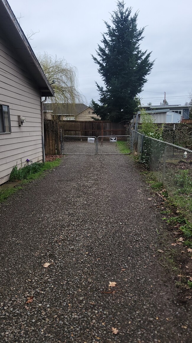 1033a Bullard St in Oregon City, OR - Building Photo - Building Photo