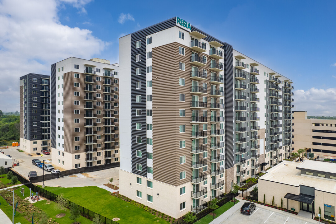 Resia Ten Oaks in Houston, TX - Building Photo